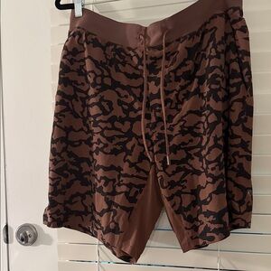 lululemon athletica Men's Black and Brown Athletic Shorts